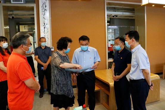 區(qū)領導檢查金融街教育公司復學復課和疫情防控工作 