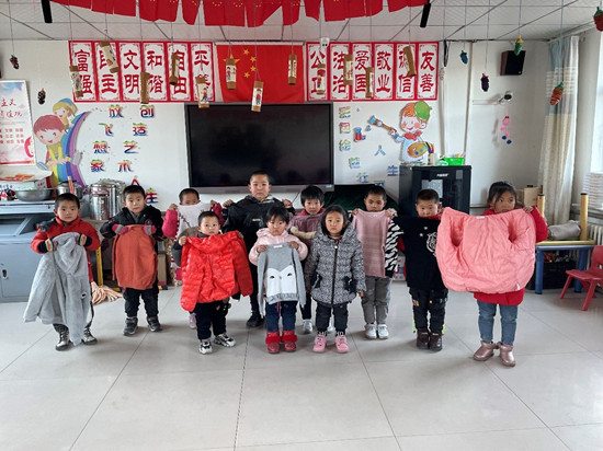 金融街集團(tuán)所屬慈善基金會(huì)為內(nèi)蒙古扶貧點(diǎn)等地捐贈(zèng)五千余件冬衣物資
