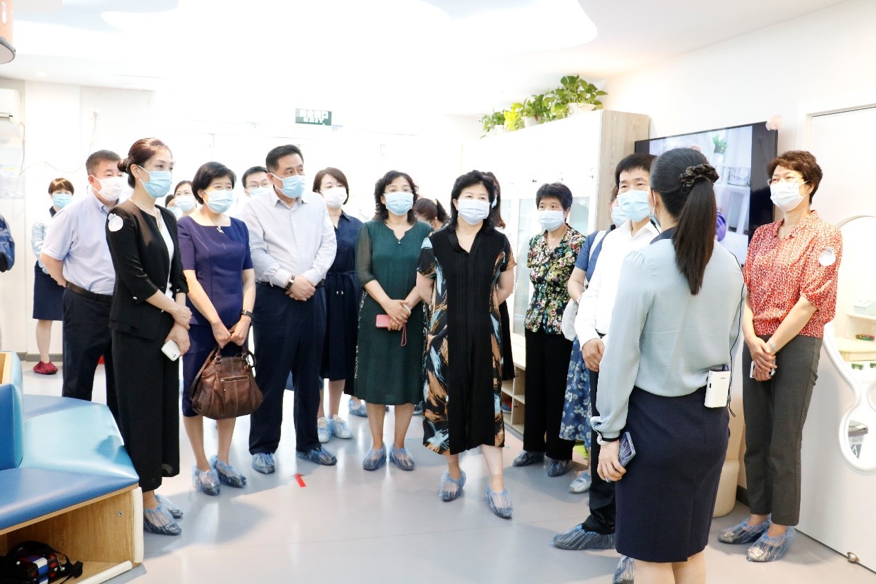 市人大領導視察金融街教育富國里托育中心