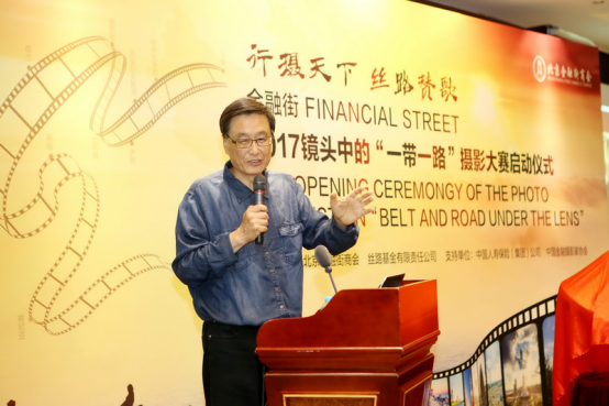 中國攝影家協(xié)會副主席王文瀾先生為嘉賓講述攝影創(chuàng)作體會