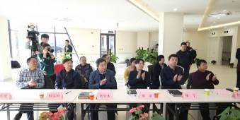 兩區(qū)領導與建設單位座談